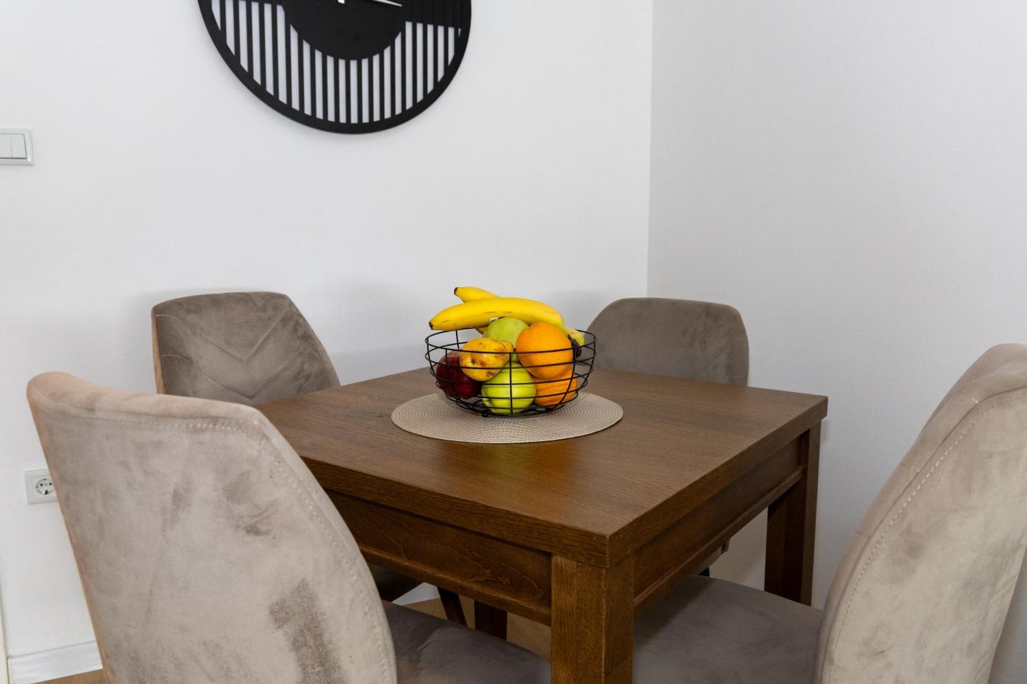 Avis Apartment