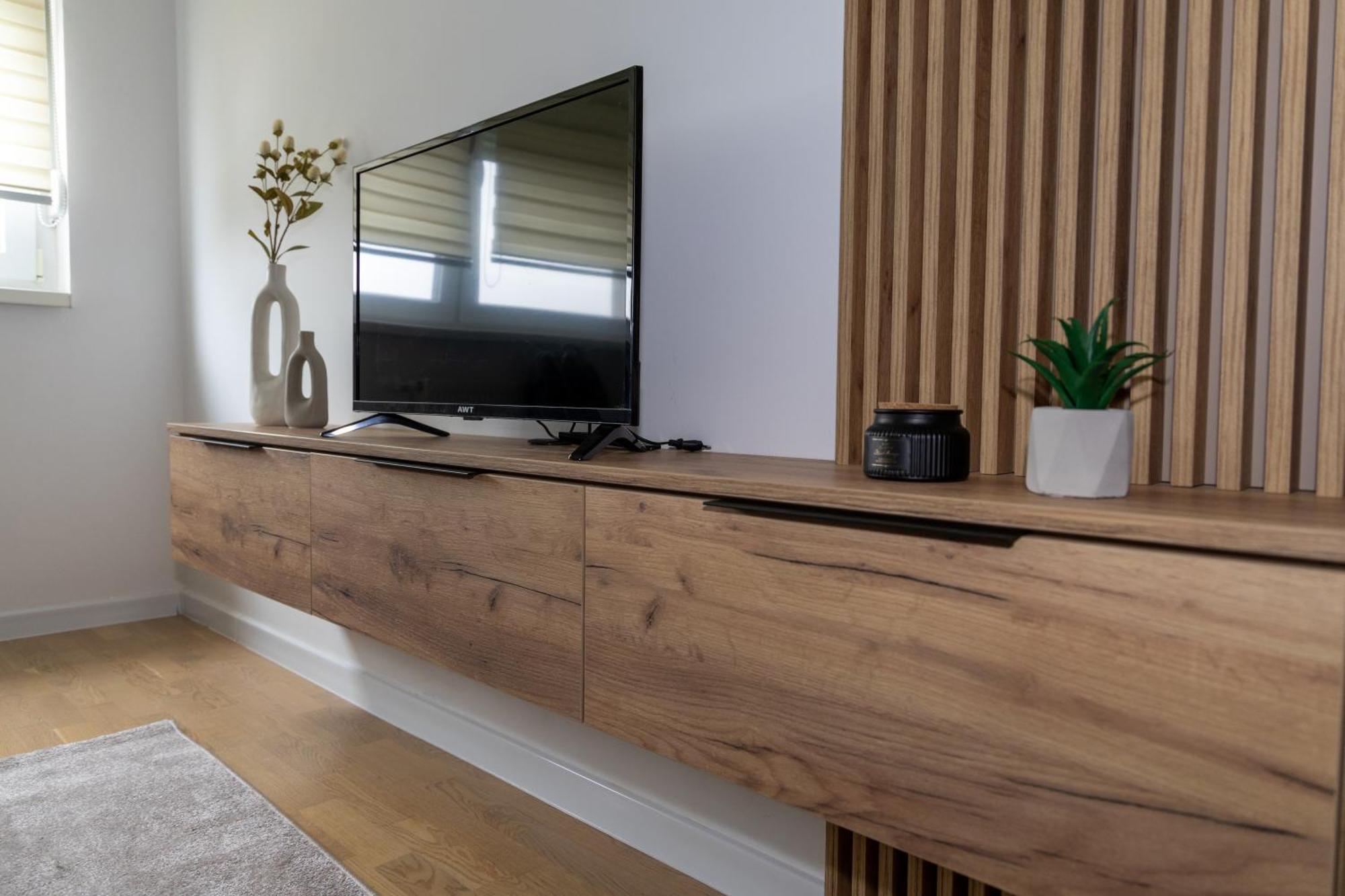 Avis Apartment